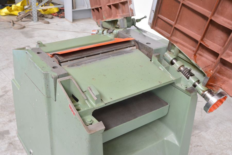 5248- WYRÓWNIARKO-GRUBOŚCIÓWKA SCM 2200