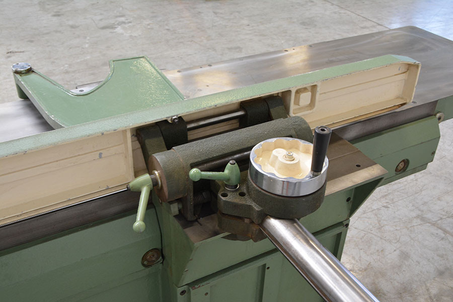 5645 - WYRÓWNIARKA SCM F52