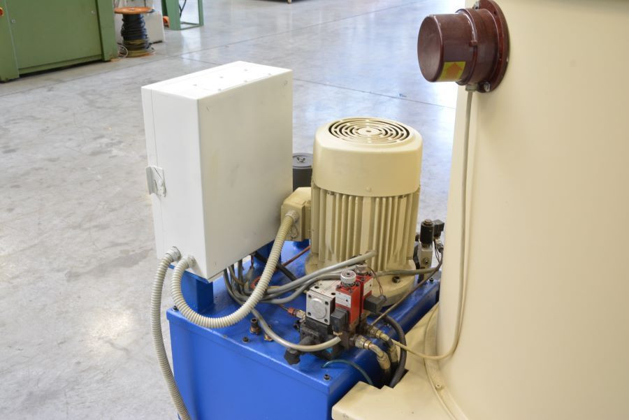 5670- BRYKIECIARKA GROSS