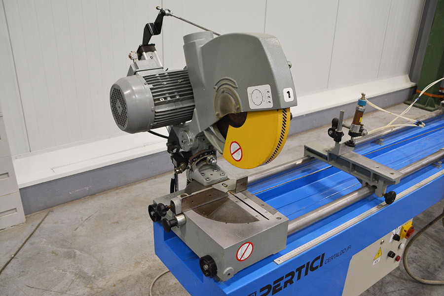 5886 - WINKELSÄGE PERTICI UNIVER 330 IP