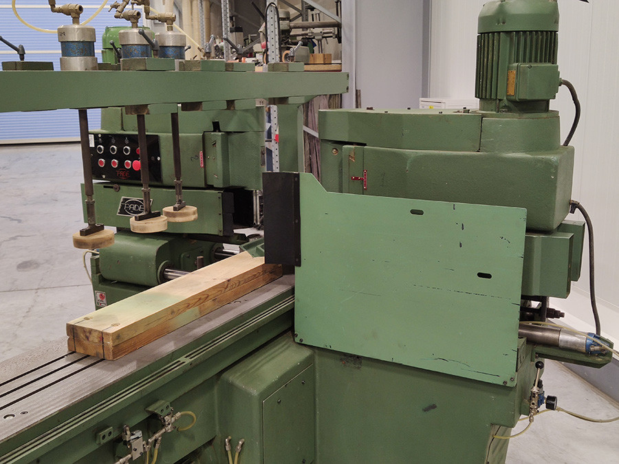 5043 - LINEAR MOULDER PADE