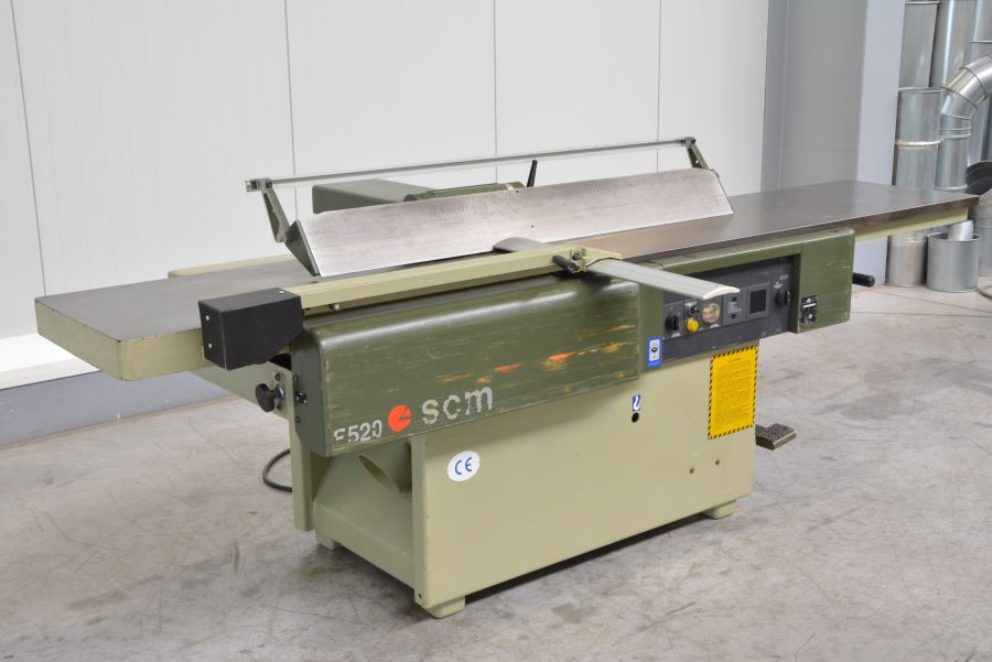 5223- WYRÓWNIARKA SCM F520
