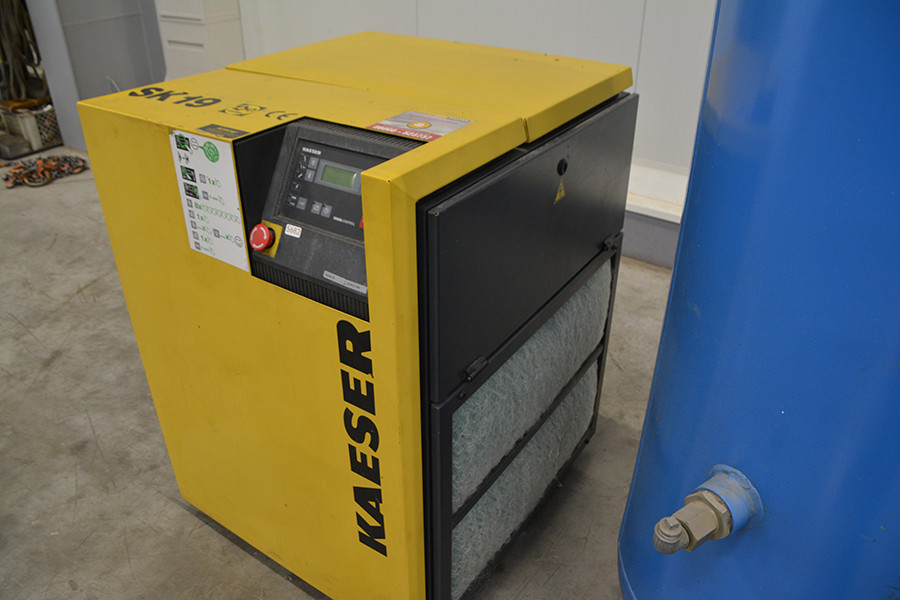 5682 - SCREW COMPRESSOR KAESER SK19 WITH DRYER