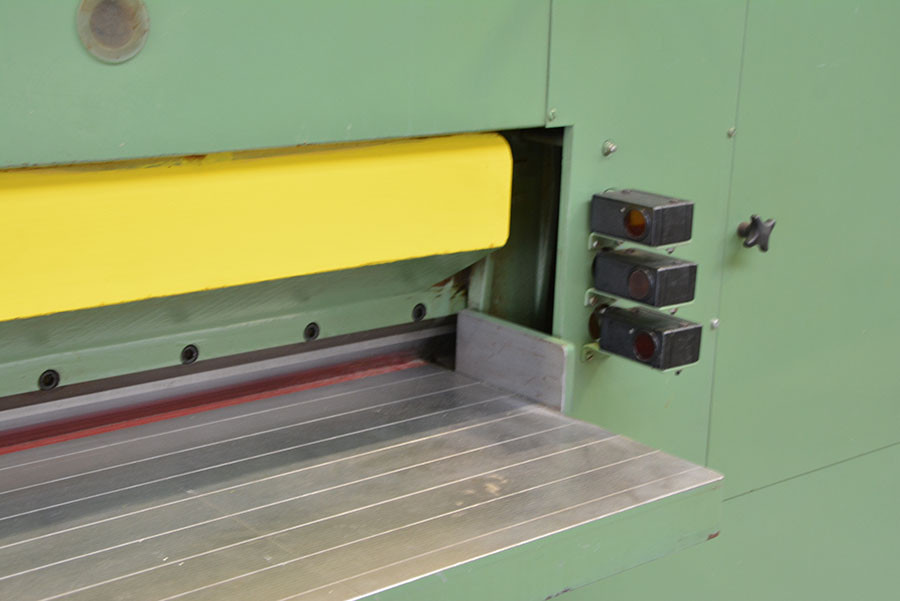 5552 - VENEER GUILLIOTINE JOSTING