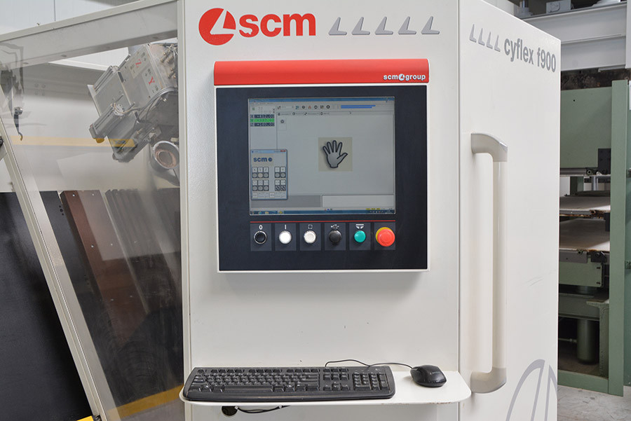 6458 - CENTRUM OBRÓBCZE FREZUJĄCO WIERCĄCE SCM CYFLEX F900