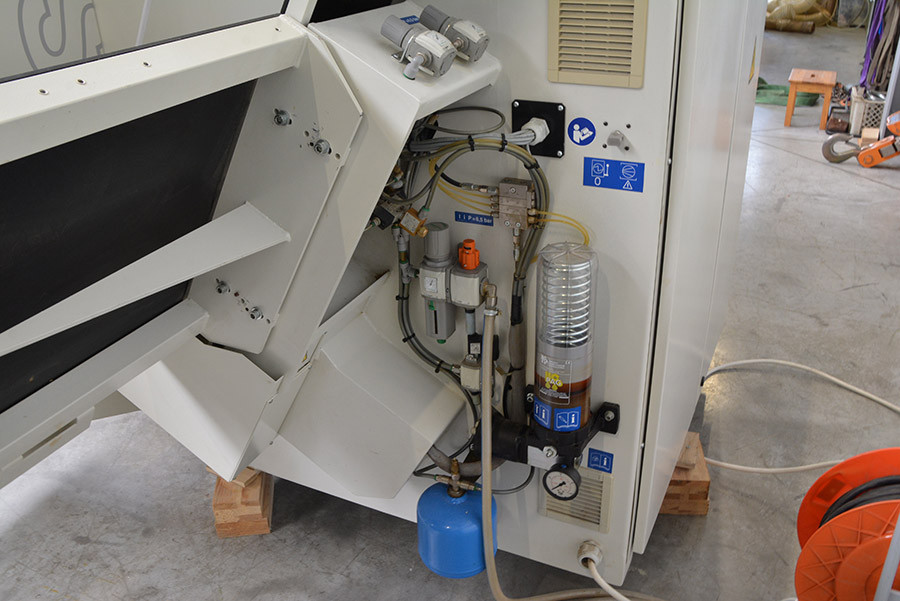 6458 - CENTRUM OBRÓBCZE FREZUJĄCO WIERCĄCE SCM CYFLEX F900