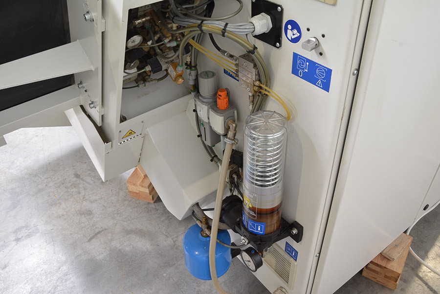 6458 - CENTRUM OBRÓBCZE FREZUJĄCO WIERCĄCE SCM CYFLEX F900