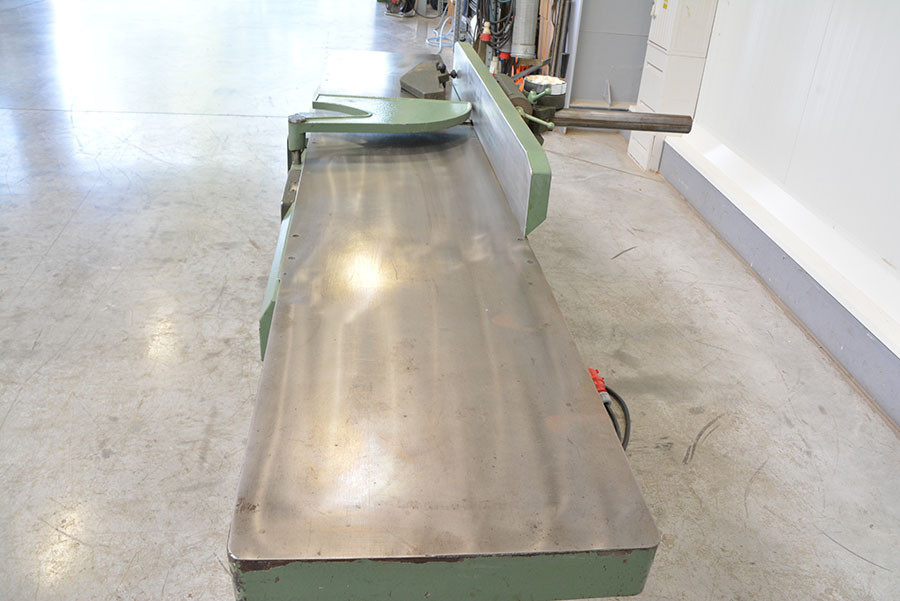 5645 - WYRÓWNIARKA SCM F52