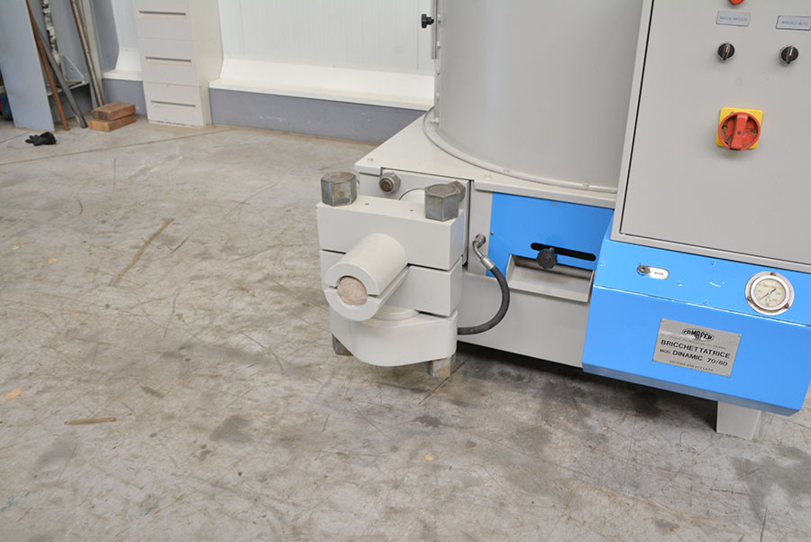 5621 - BRYKIECIARKA COMAFER