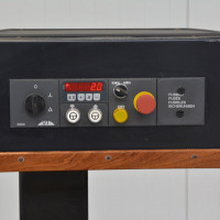 5834 - WYRÓWNIARKA SCM F520E