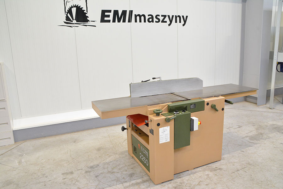 5111 - WYRÓWNIARKO-GRUBOŚCIÓWKA SCM