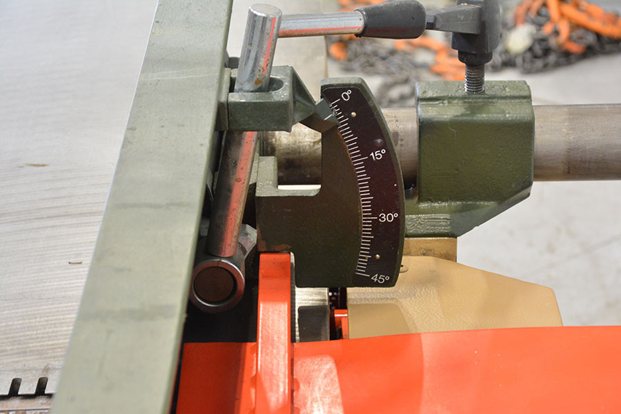 5111 - WYRÓWNIARKO-GRUBOŚCIÓWKA SCM