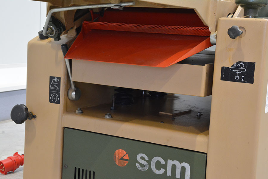 5111 - WYRÓWNIARKO-GRUBOŚCIÓWKA SCM