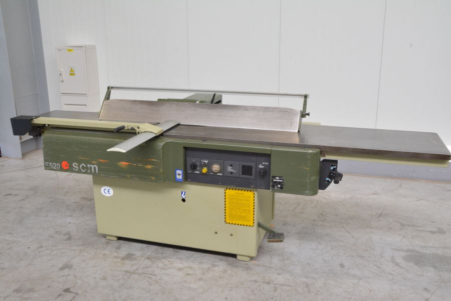 5223- WYRÓWNIARKA SCM F520