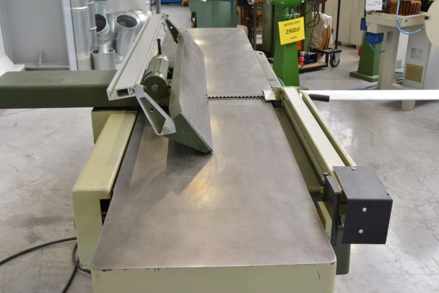 5223- WYRÓWNIARKA SCM F520