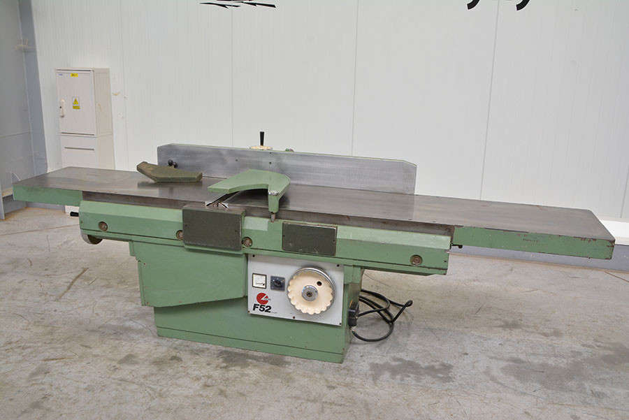 5645 - WYRÓWNIARKA SCM F52