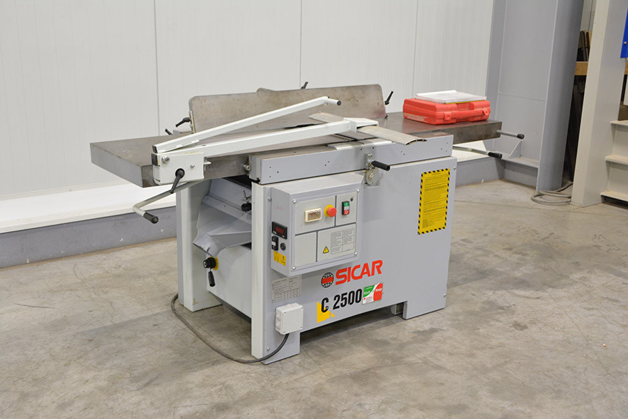 6105 - WYRÓWNIARKO-GRUBOŚCIÓWKA SICAR C2500