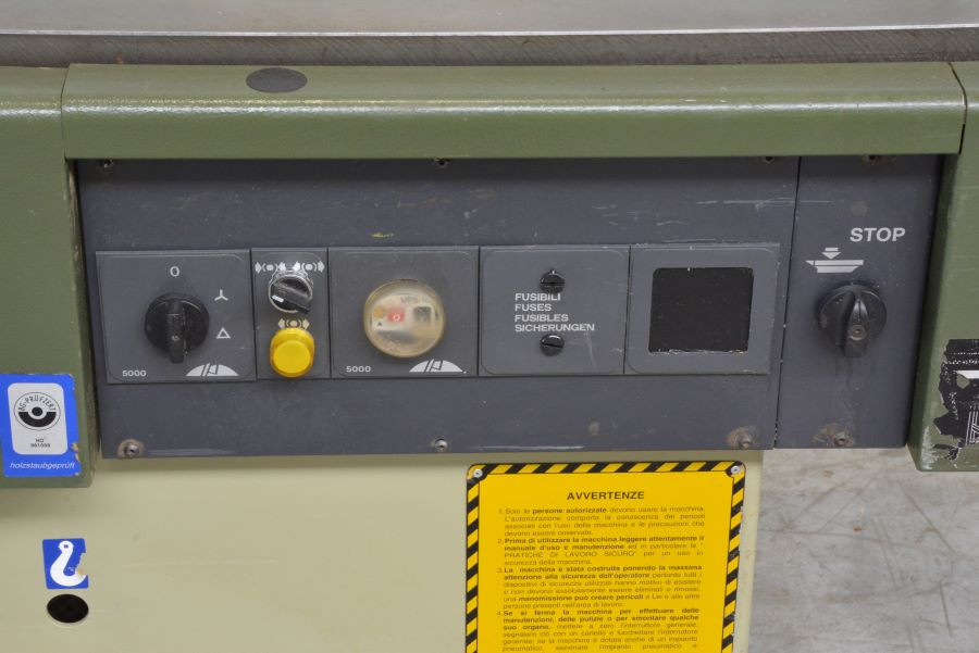 5223- WYRÓWNIARKA SCM F520