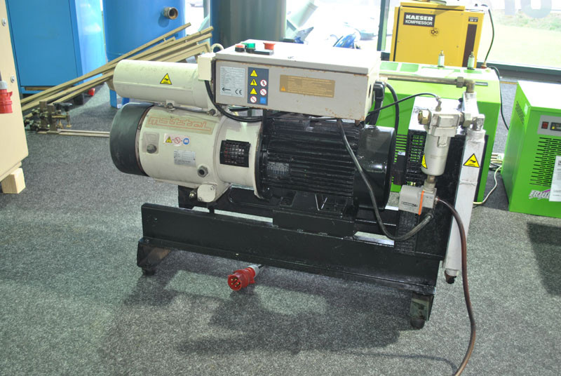 2244 - KOMPRESOR ŁOPATKOWY MATTEI