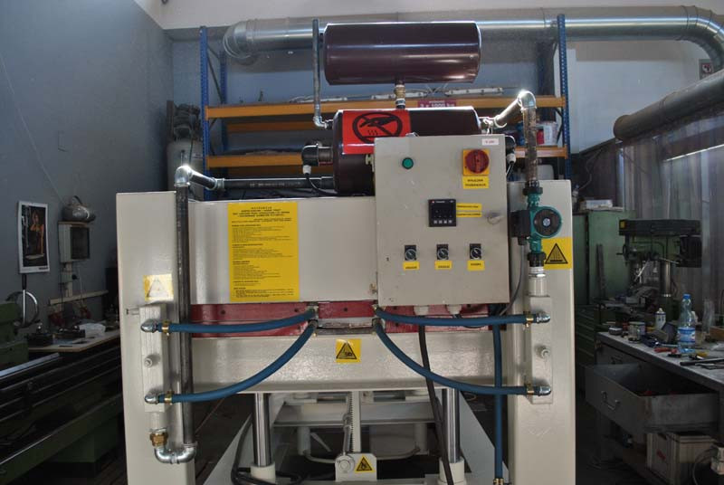 5868- ELEKTRYCZNY PODGRZEWACZ WODY DO PRASY