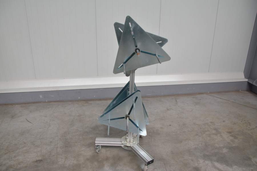 6136 - STOJAK NA OBRZEŻE DO OKLEINIARKI