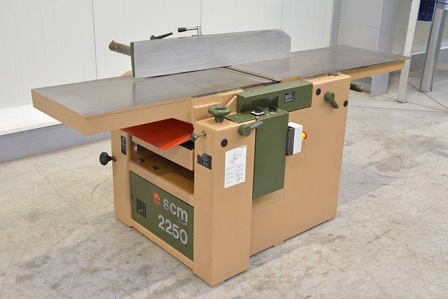 5111 - WYRÓWNIARKO-GRUBOŚCIÓWKA SCM