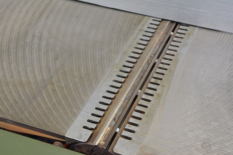 5111 - WYRÓWNIARKO-GRUBOŚCIÓWKA SCM