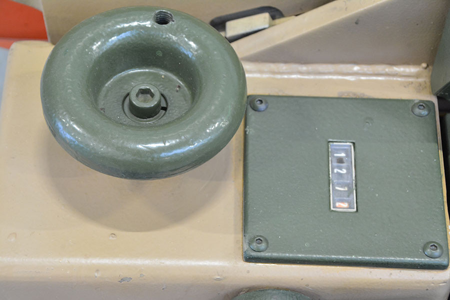 5111 - WYRÓWNIARKO-GRUBOŚCIÓWKA SCM