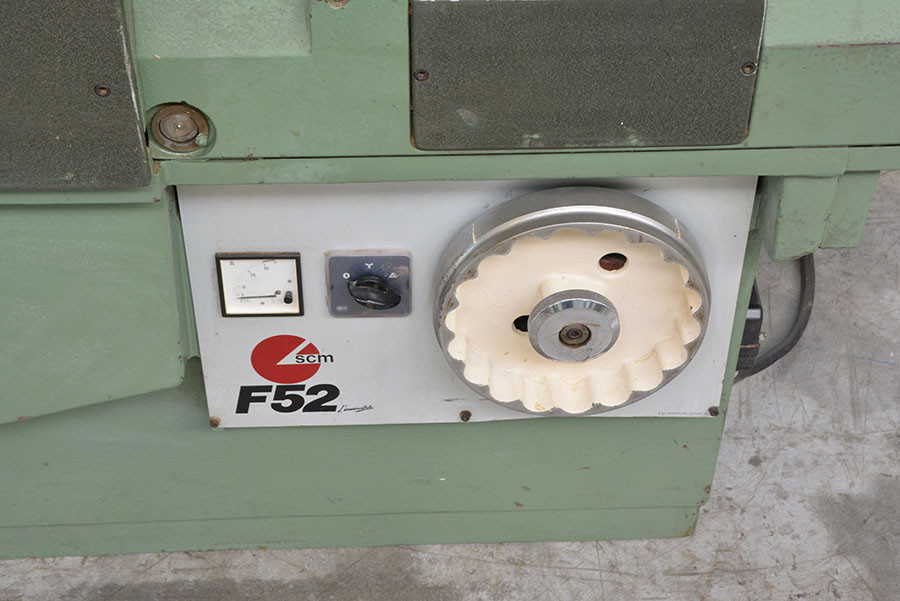 5645 - WYRÓWNIARKA SCM F52