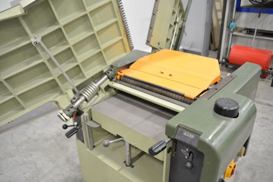 6068- WYRÓWNIARKO-GRUBOŚCIÓWKA SCM 2252