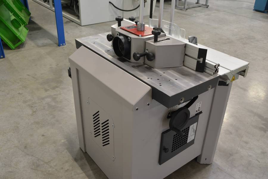 6335 - FREZARKA DOLNOWRZECNIONOWA HAMMER F3
