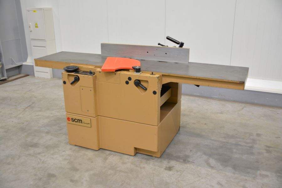 6101- WYRÓWNIARKO- GRUBOSCIÓWKA SCM 2250