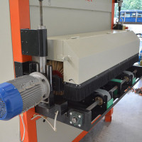 4932 - SZCZOTKARKA QUICKWOOD RO1300