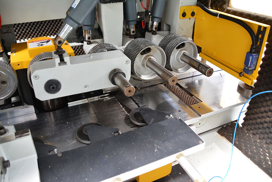 6192 - STRUGARKA CZTEROSTRONNA LEADERMAC COMPACT 526