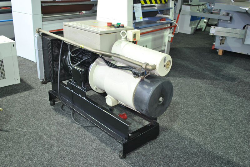 2244 - KOMPRESOR ŁOPATKOWY MATTEI